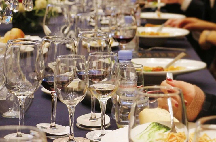 能用信用卡分期絕不一次付清的95后：25歲我欠債45萬