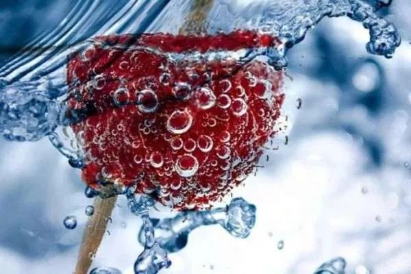 氣泡水賽道高度內卷,碳酸市場風云再起